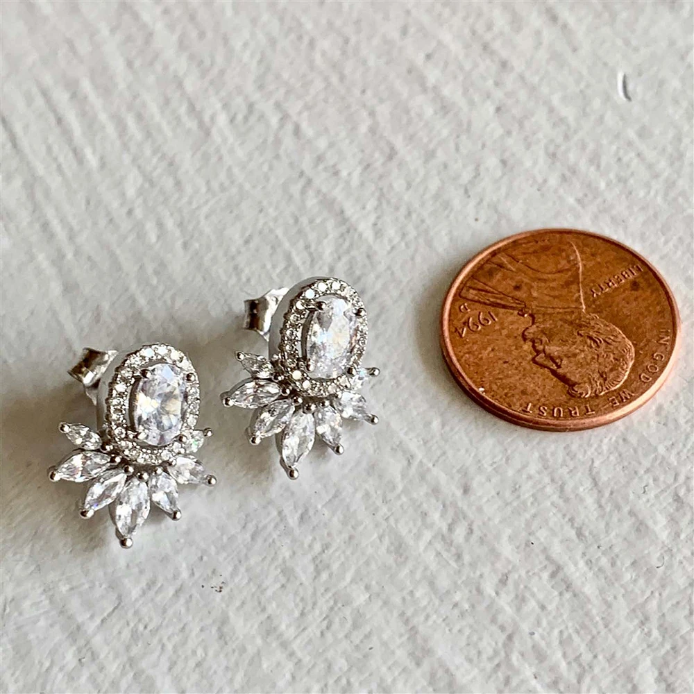 Aretes con incrustaciones de diamantes de imitación Windsor en plata de ley