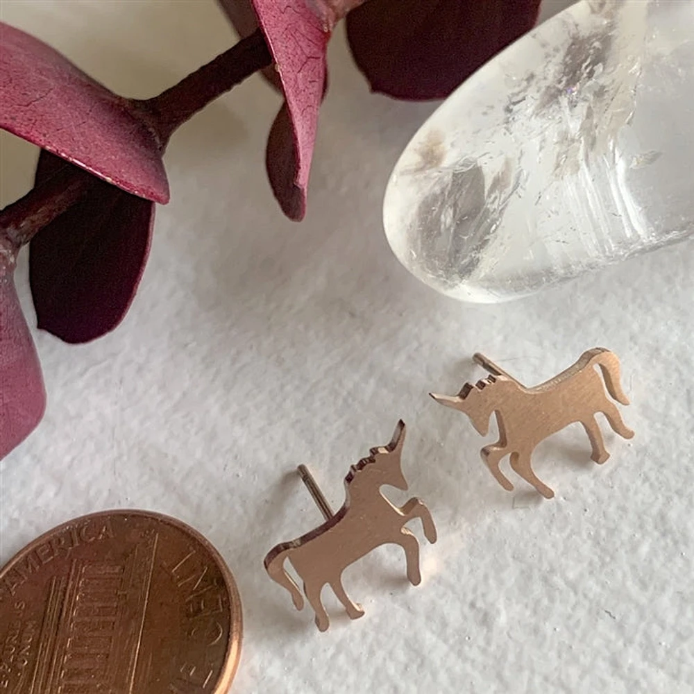 Pendientes Stud Silueta Unicornio Tesias