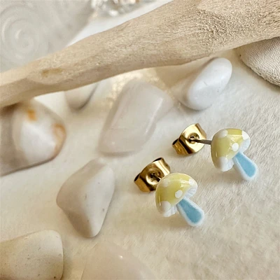 Boucles d'oreilles à tige en forme de champignon en porcelaine agaric en jaune