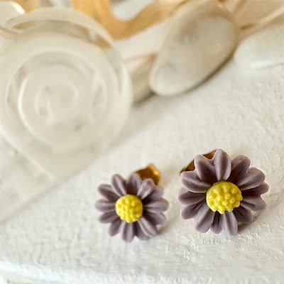 Bellis Porcelain Daisy Stud Earrings