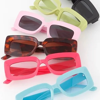 Lunettes de soleil carrées teintées minimales lumineuses