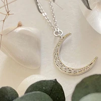 Collar con dije de luna de diamantes de imitación La Lune.