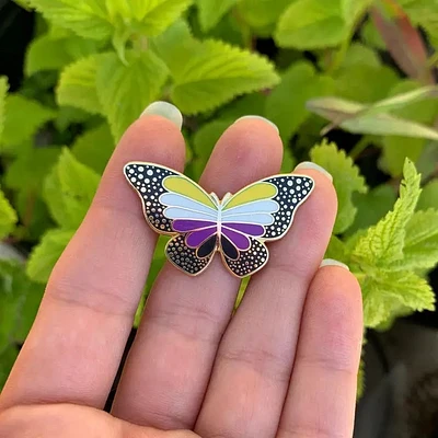 Mariposa del orgullo no binario Chapa