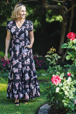 Robe longue fleurie à manches courtes