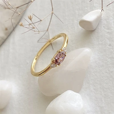 Bague baguette Cambridge rose clair.