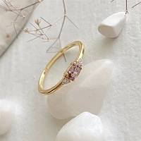 Bague baguette Cambridge rose clair.