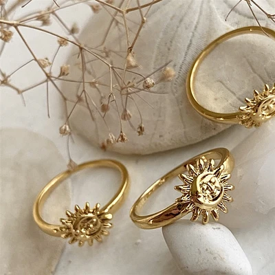 Dainty Sun And Moon Ring Gold