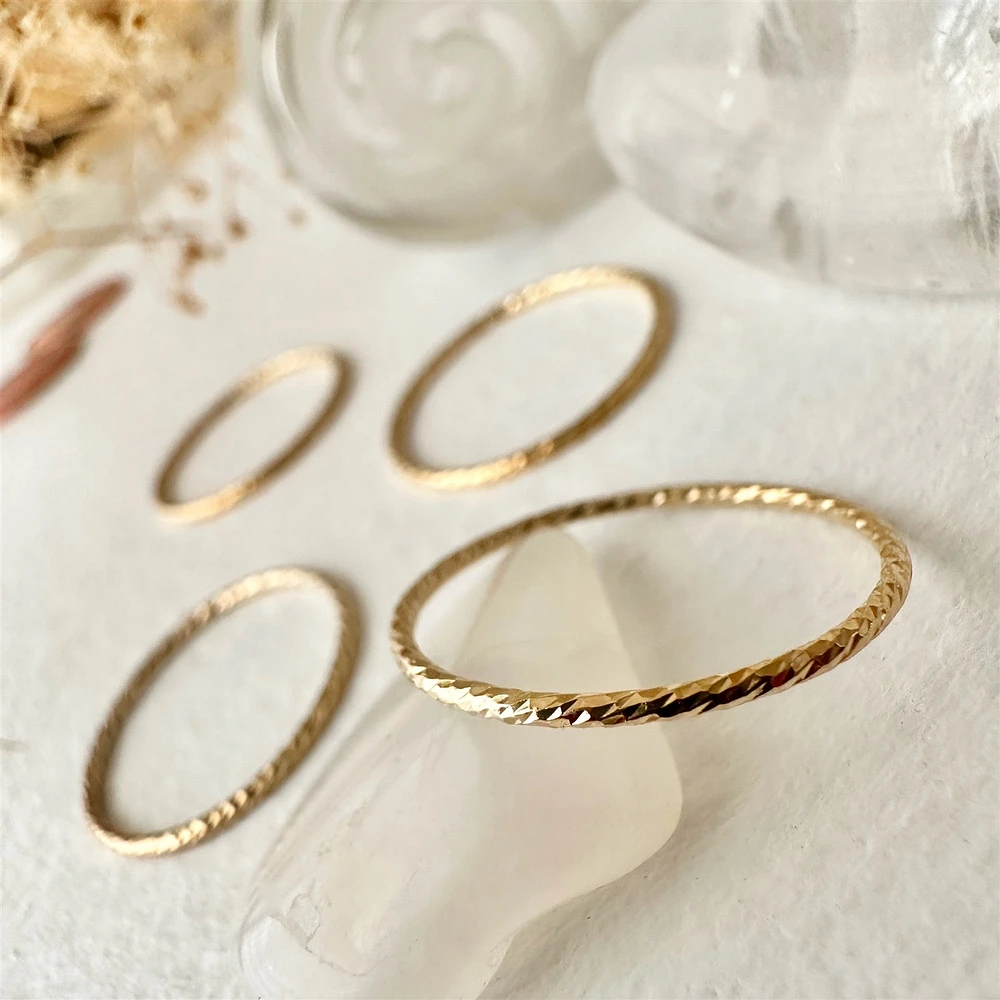 Nicks Textured Ring In Gold