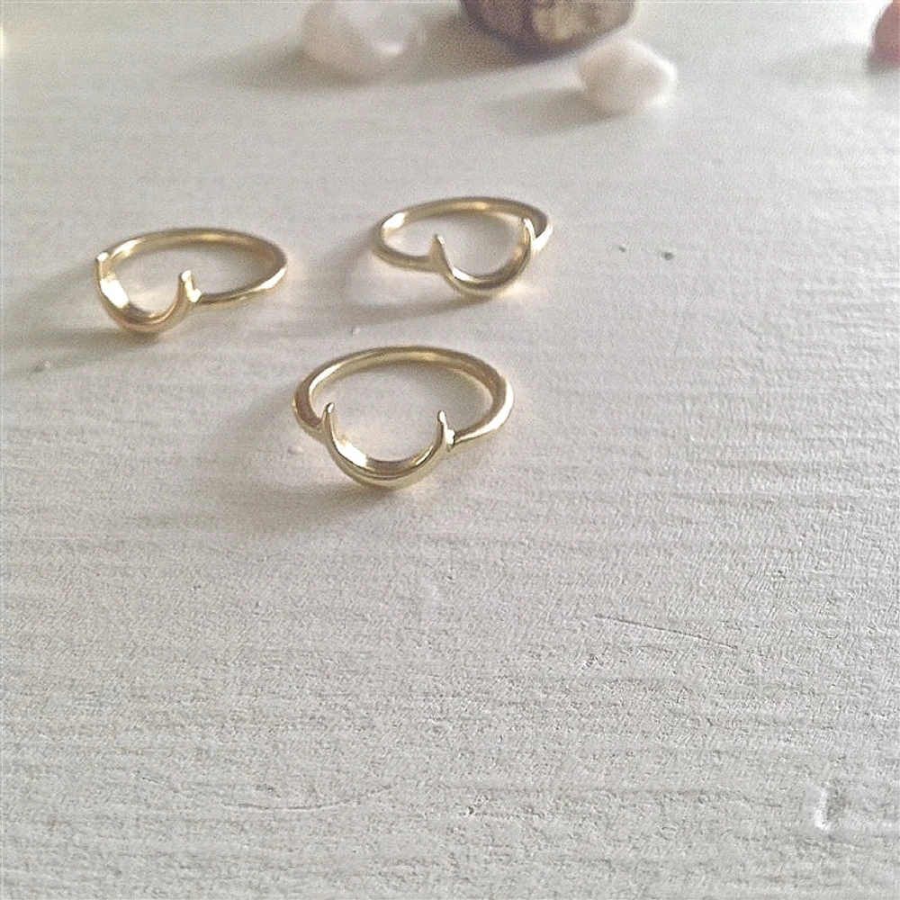 Hanwi Crescent Horn Ring