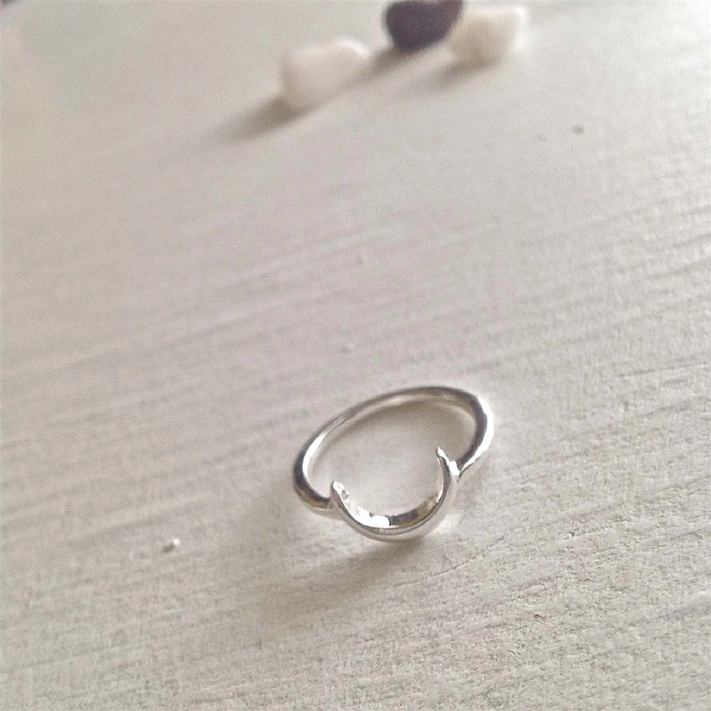 Anillo de cuerno de media luna Hanwi