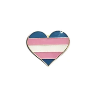 Chapa en forma de corazón del orgullo trans