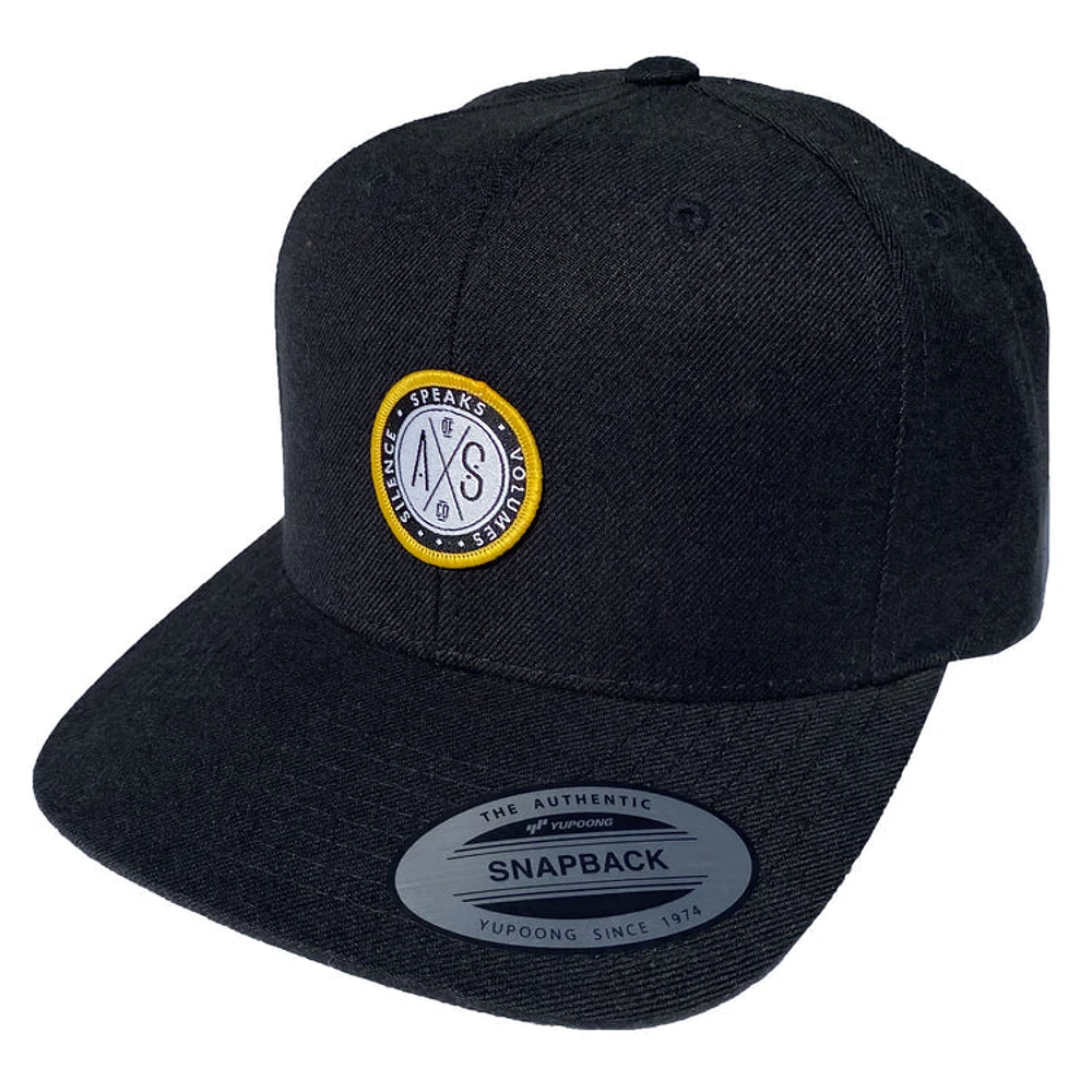 Casquette Snapback noire à patch croisé