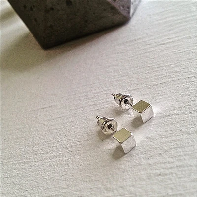 6 Boucles d'oreilles Cubes Minimalistes en Argent