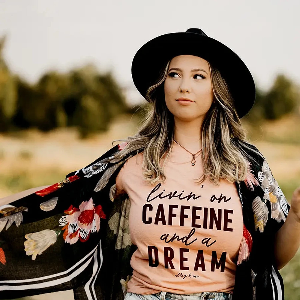 VIVIENDO CON CAFEÍNA Y UNA CAMISETA DE SUEÑO