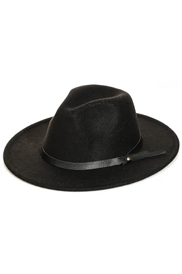 FEDORA DE MODA CON CORREA FINA