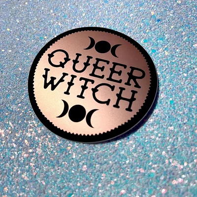 Pegatina de oro rosa mate de bruja queer