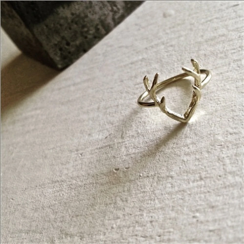 Anillo de asta chapado en oro Cervus