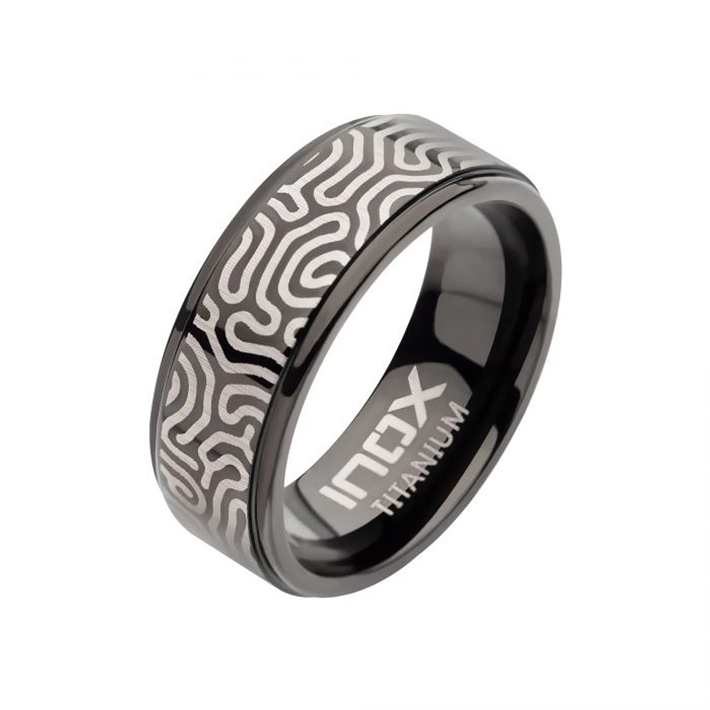 IP negro de titanio con anillo de ajuste cómodo con patrón de coral cerebral. Talla 9