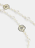 Collier en perles à insertions florales