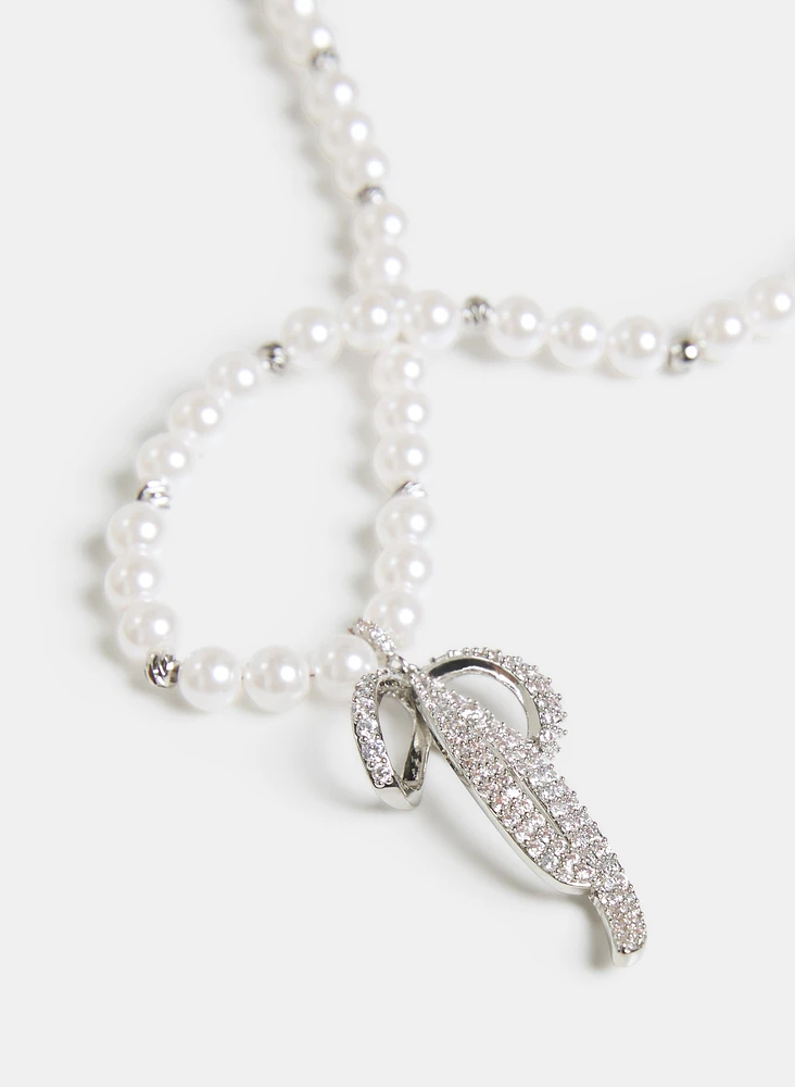 Collier en perles à pendentif de boucle