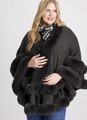 Poncho en fausse fourrure à effet étagé 