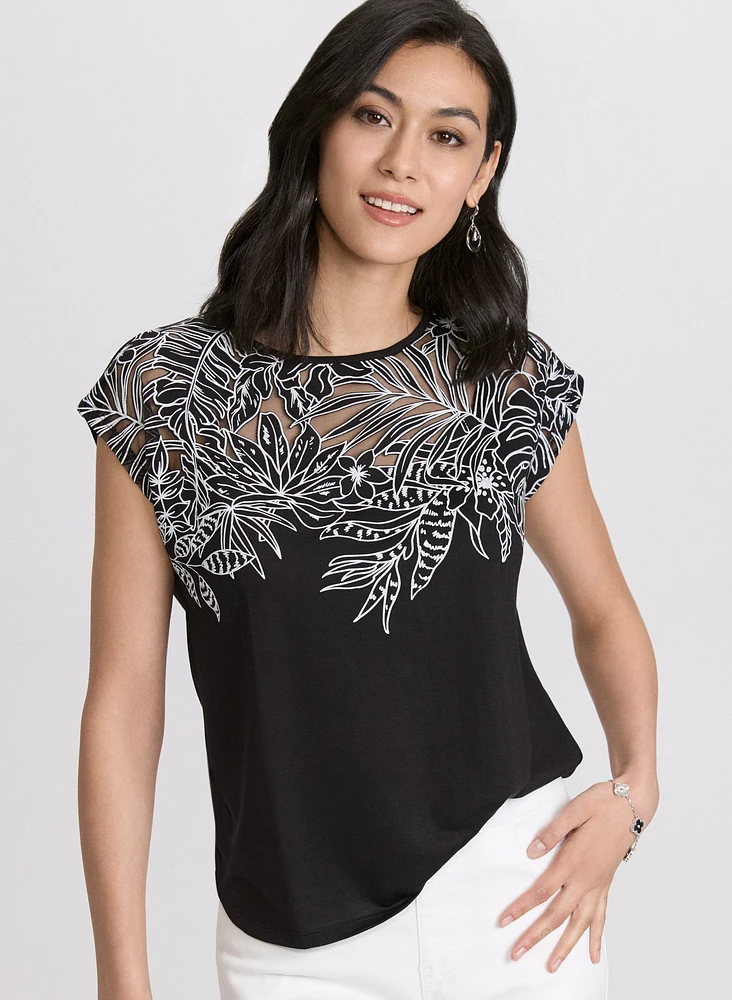 T-shirt à détail en dentelle