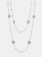 Collier en perles à insertions florales