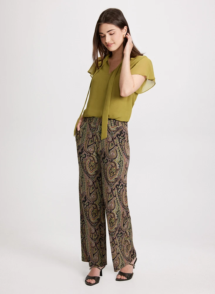 Blouse à encolure nouée et pantalon à motif paisley