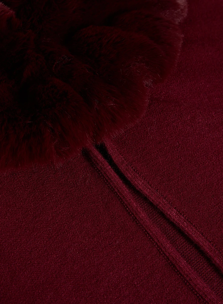 Poncho à encolure et poignets en fausse fourrure