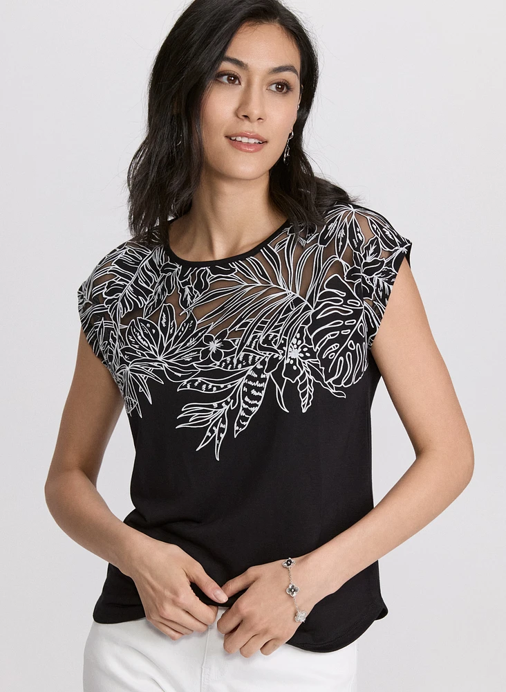 T-shirt à détail en dentelle