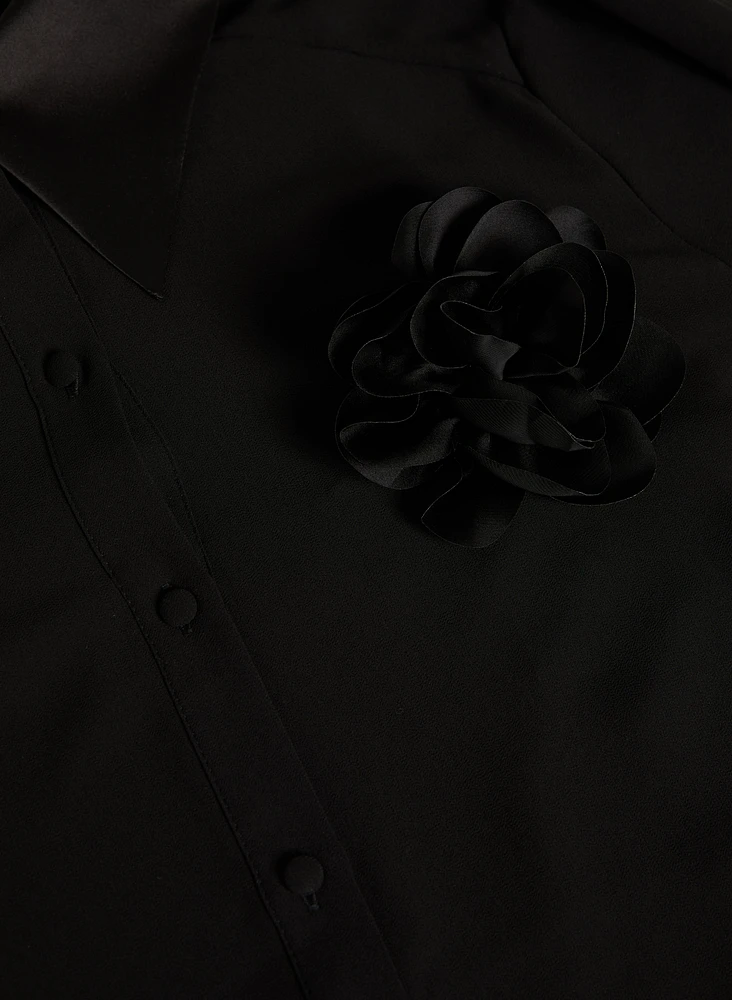 Blouse boutonnée à rosette en satin