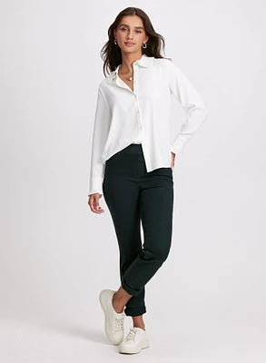 Blouse plissée boutonnée et jean jambe droite