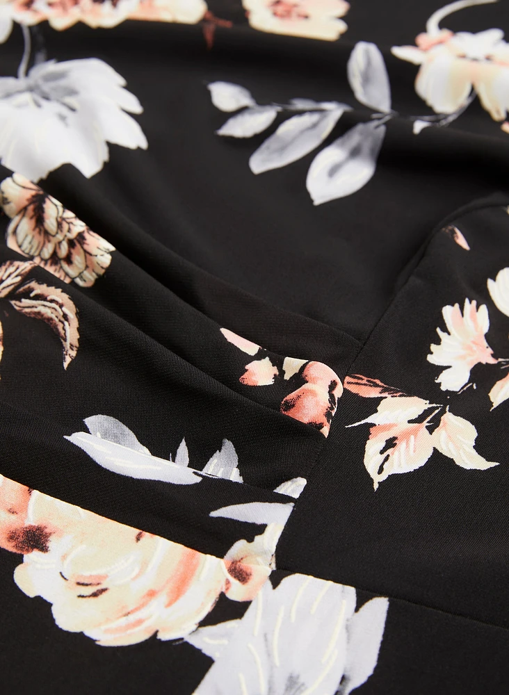 Robe fleurie à coupe ajustée et évasée