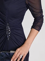 Robe cache-coeur à broche