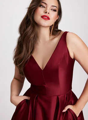 Robe longue satinée et asymétrique