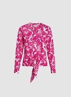 Blouse fleurie nouée à l'avant