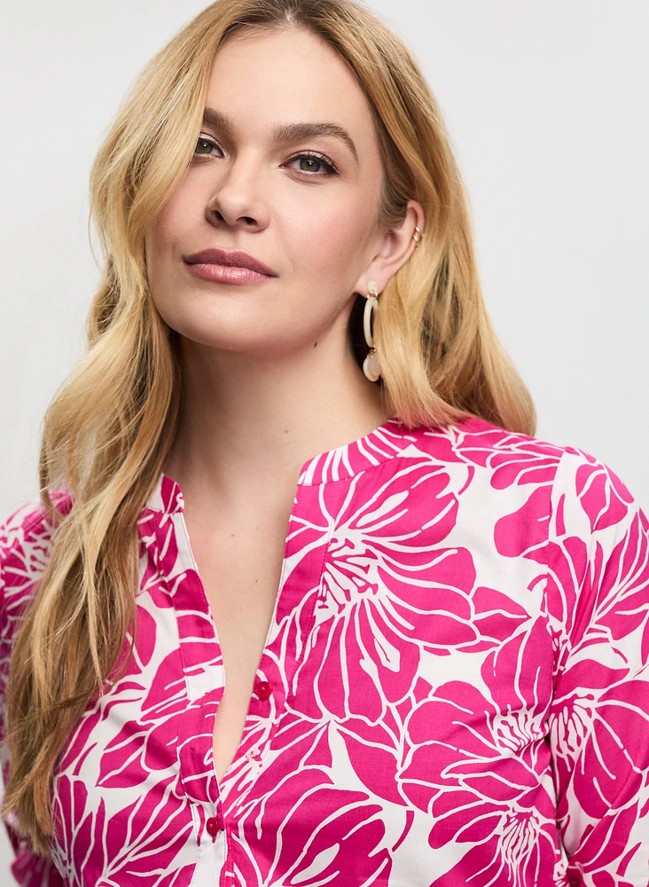 Blouse fleurie nouée à l'avant