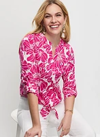 Blouse fleurie nouée à l'avant