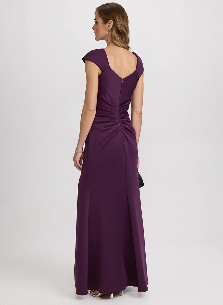 Robe à encolure asymétrique