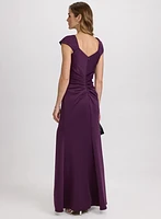 Robe à encolure asymétrique