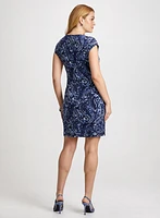 Robe à motif paisley et manches cape