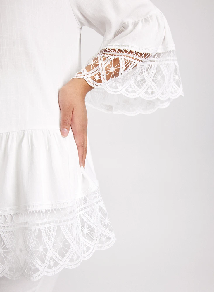 Blouse à volant et broderies décoratives
