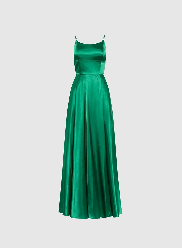 Robe longue satinée avec laçage au dos