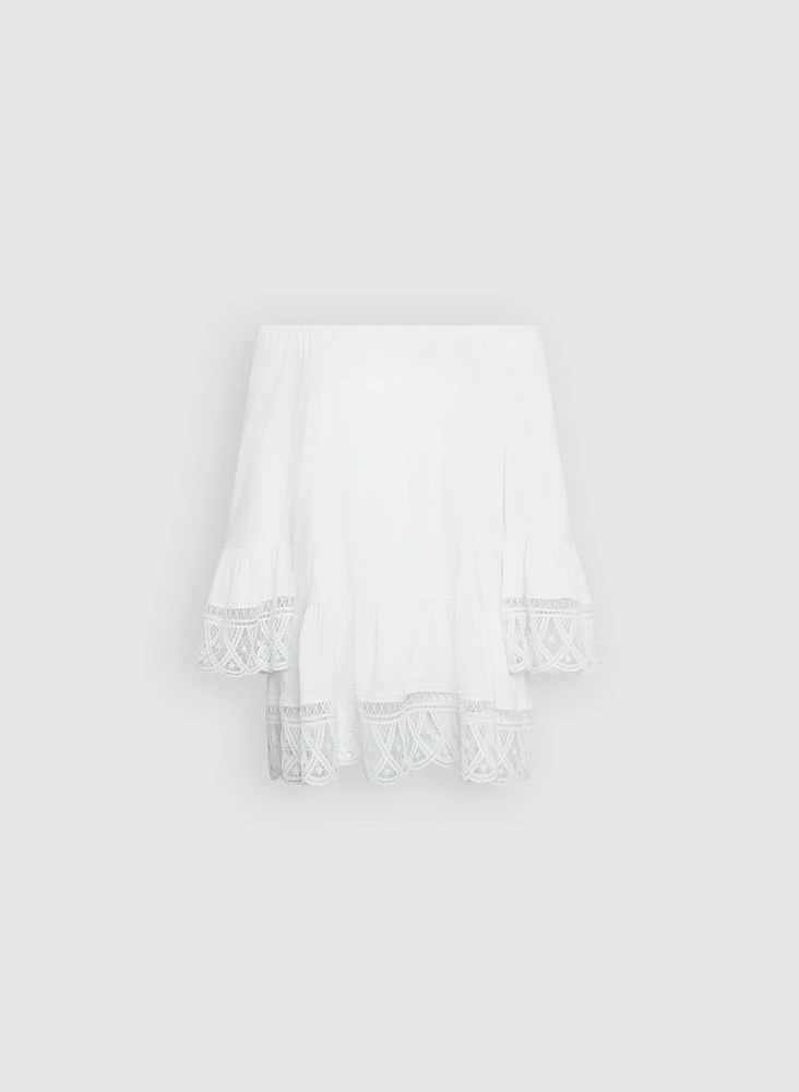 Blouse à volant et broderies décoratives