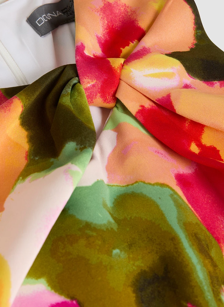 Robe fleurie à détail noué