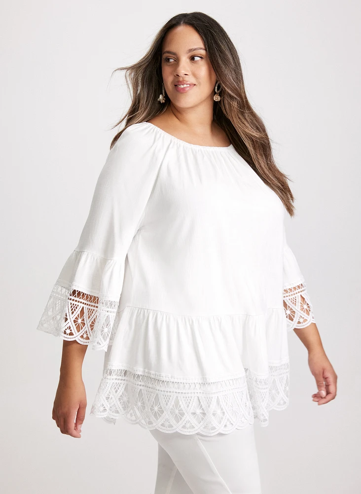 Blouse à volant et broderies décoratives