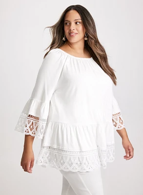 Blouse à volant et broderies décoratives