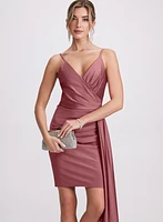 Robe en satin à empiècement avant