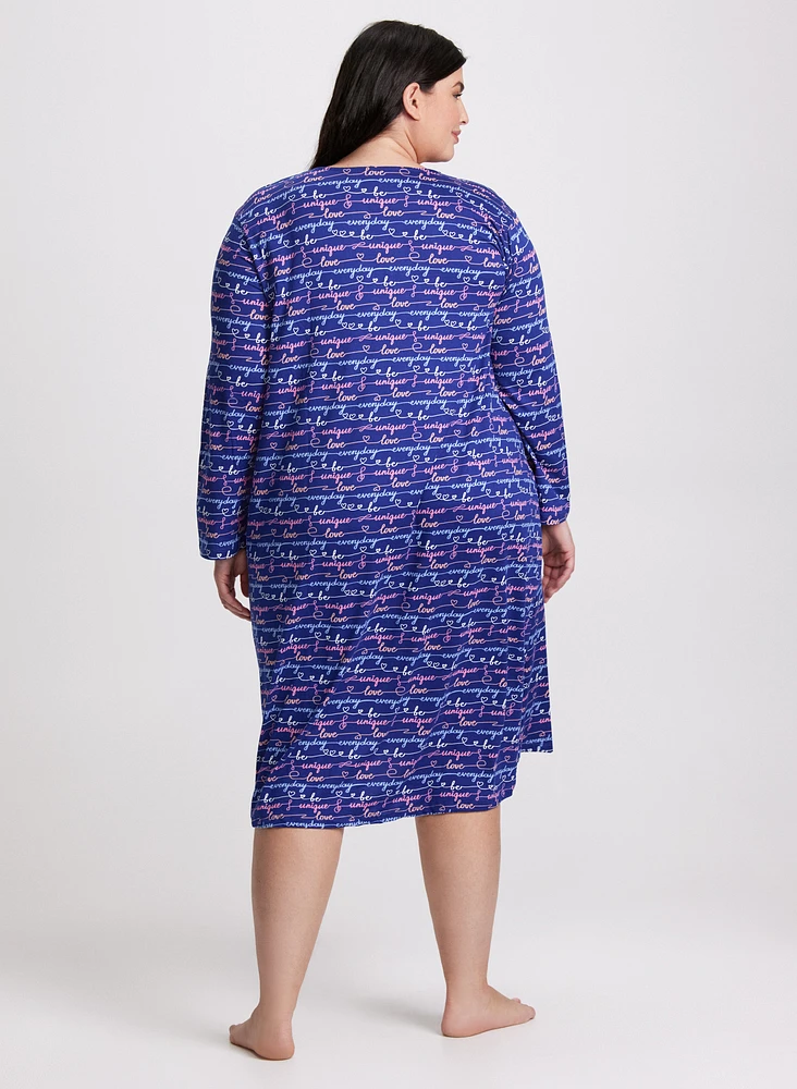 Robe de nuit à motif texte