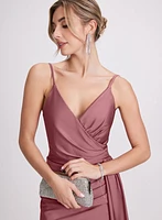 Robe en satin à empiècement avant